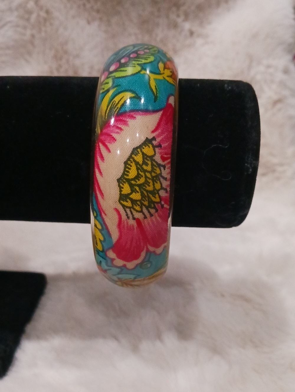 Vintage Chunky Lucite Fabric Over Wood Muted Floral Pattern Bangle Brace…